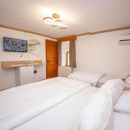 Bed And Breakfast Kotoni Gjirokastra Kültér fotó