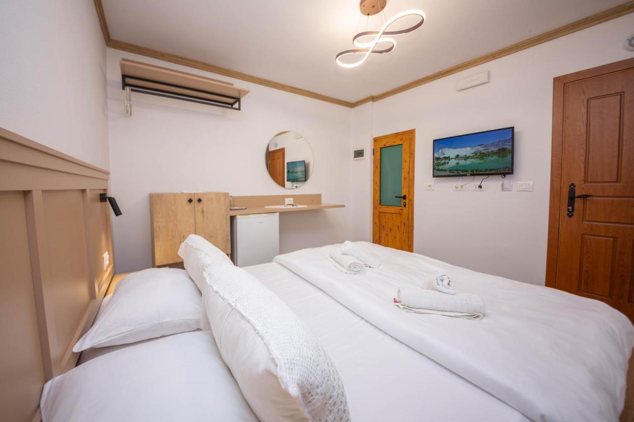 Bed And Breakfast Kotoni Gjirokastra Kültér fotó